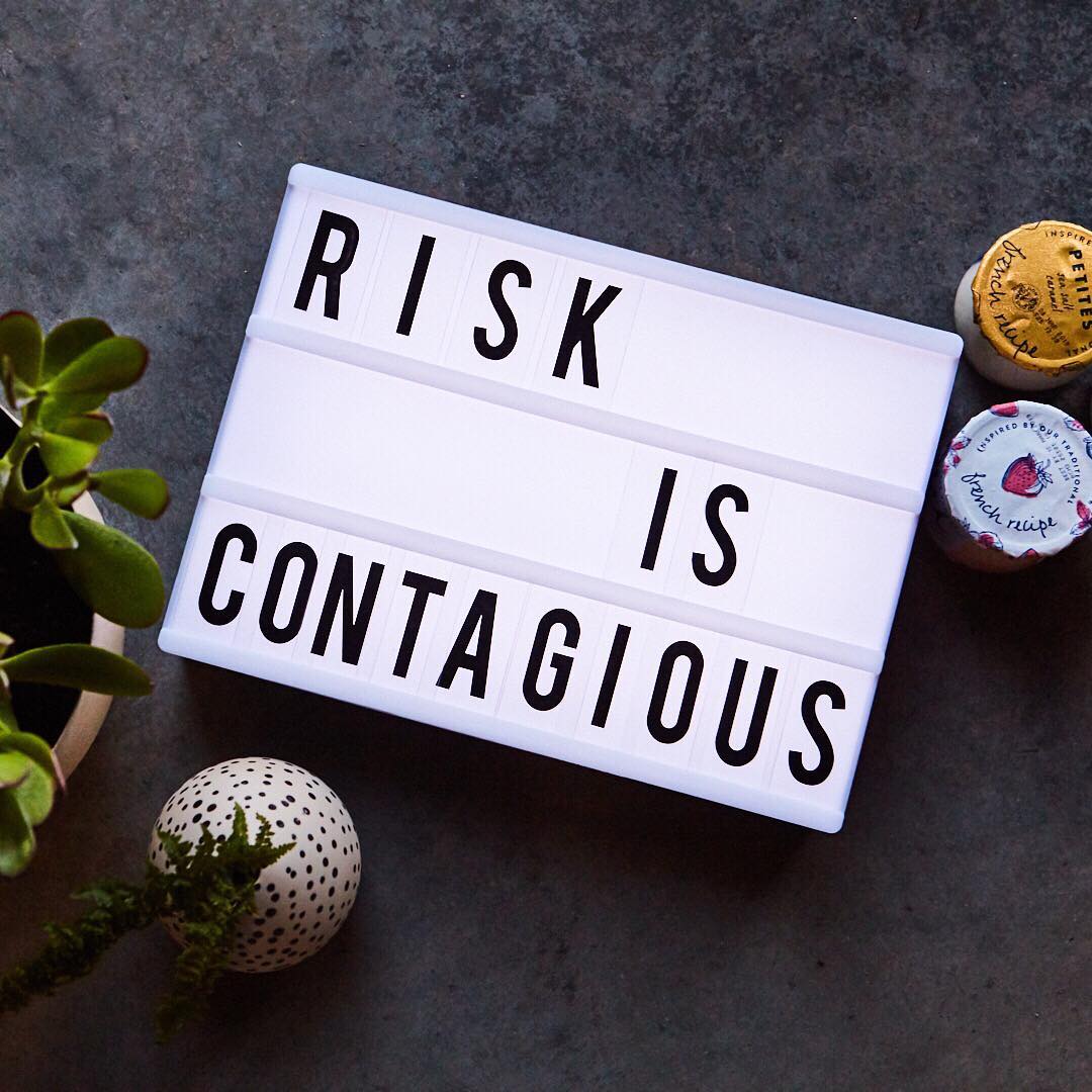 Risk is contagious. (O risco é contagioso) 