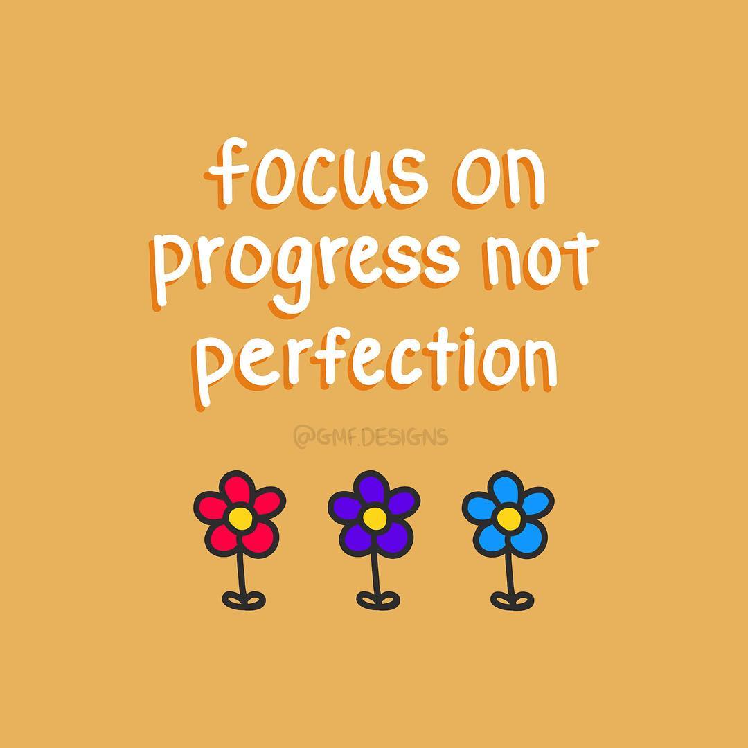 Focus on progress not perfection. (Foco no progresso, não na perfeição) 