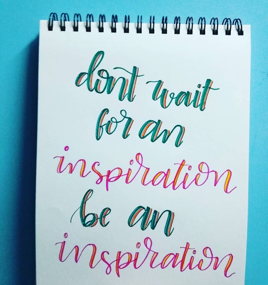 Don't wait for inspiration. Be an inspiration. (Não espere por inspiração. Seja uma inspiração) 