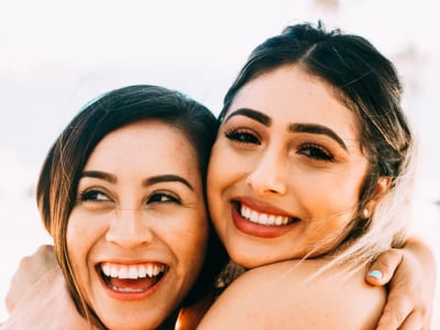 40 mensagens de despedida para amiga que expressam toda a saudade que fica